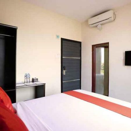 Blitz Hotel Batam Near Sultan Mahmud Ri'Ayat Shah Sekupang Exterior photo