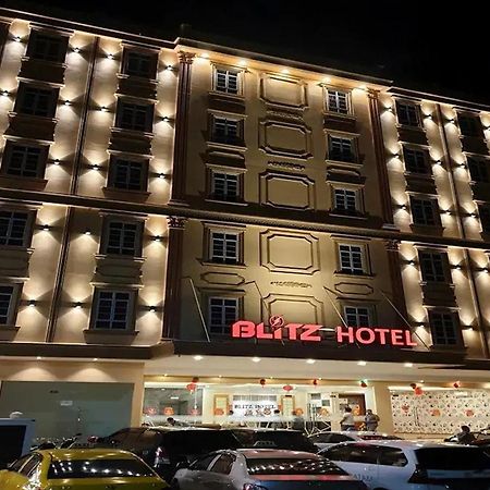 Blitz Hotel Batam Near Sultan Mahmud Ri'Ayat Shah Sekupang Exterior photo