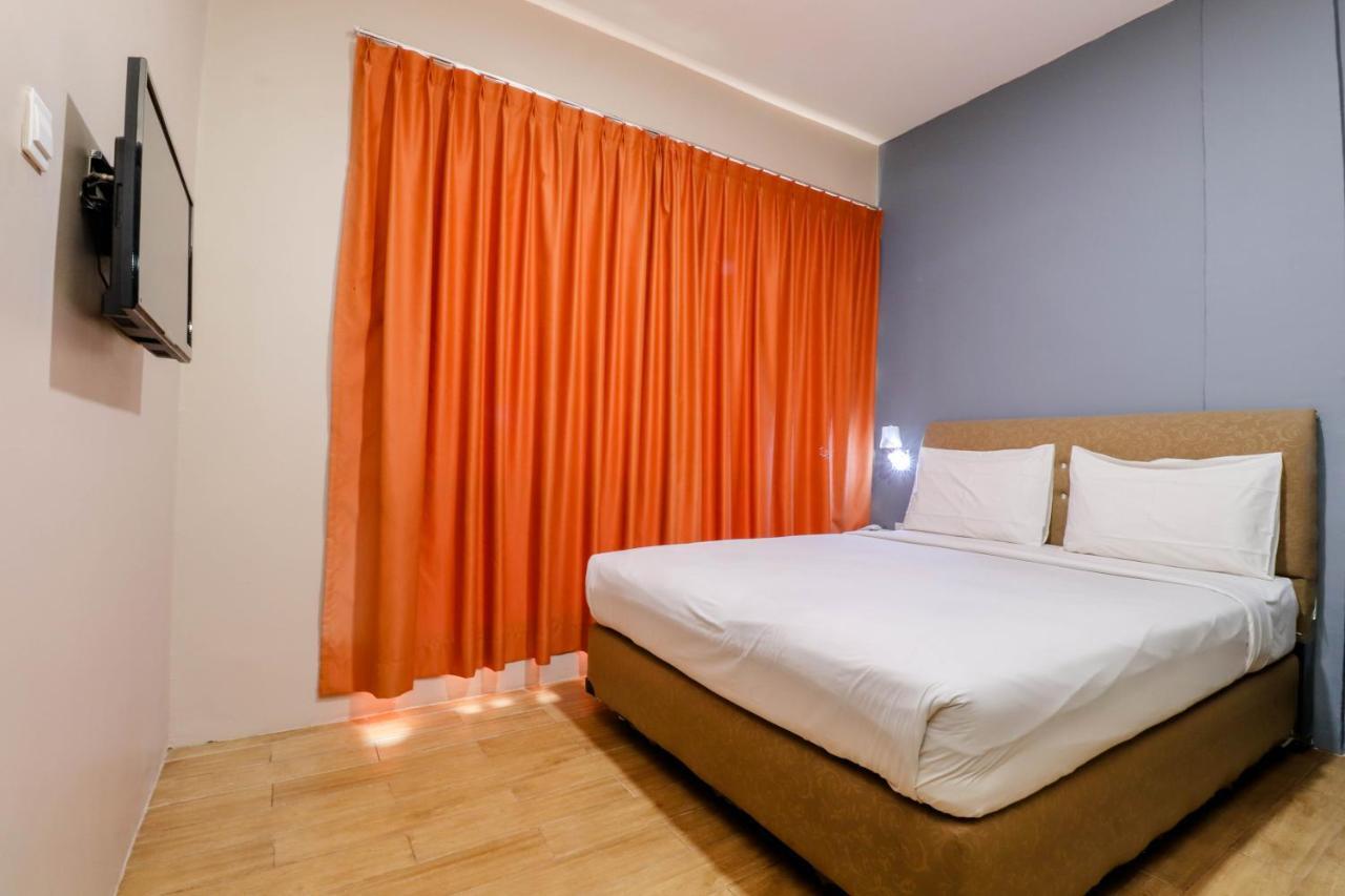 Blitz Hotel Batam Near Sultan Mahmud Ri'Ayat Shah Sekupang Exterior photo